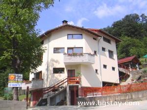 Family hotel Sun House