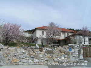 House Artcenter Ilindentsi