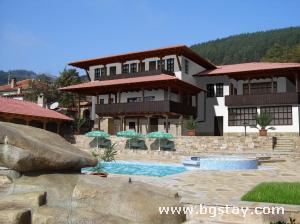 Family hotel Kostadinovi Houses