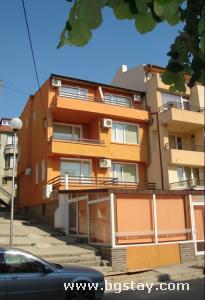 Family hotel Orange house