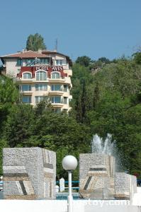 Hotel AVIS