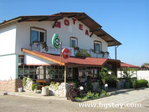 Family hotel Cholakis