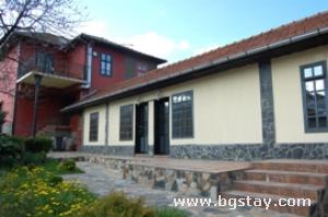 House Le Bistro
